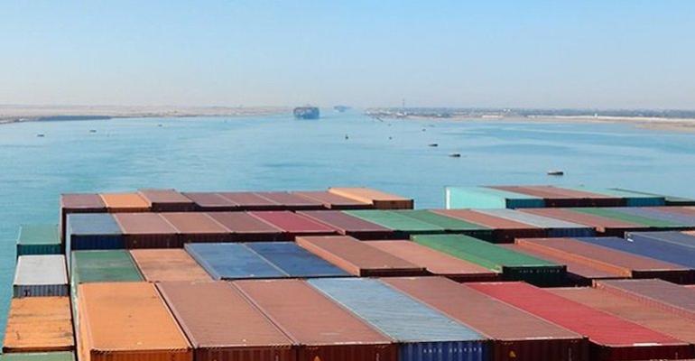 A Hapag Lloyd vessel crosses the Suez Canal (Hapag Lloyd)[8].jpg