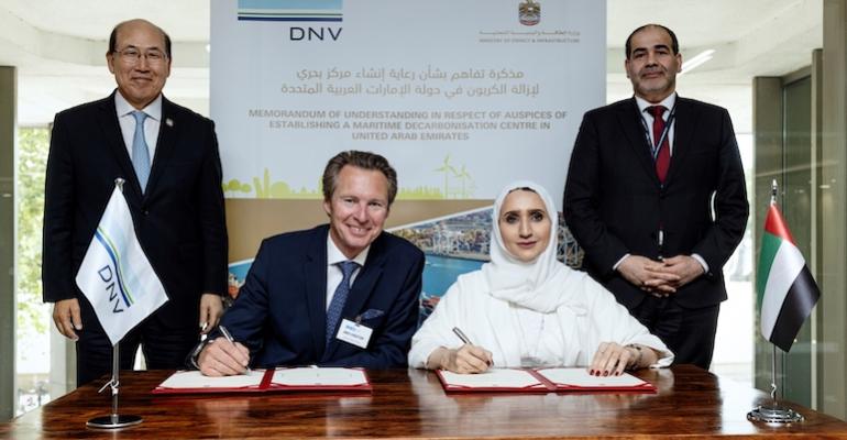 DNV_UAE_Decarbonization_Centre_signing_Large[23].jpg