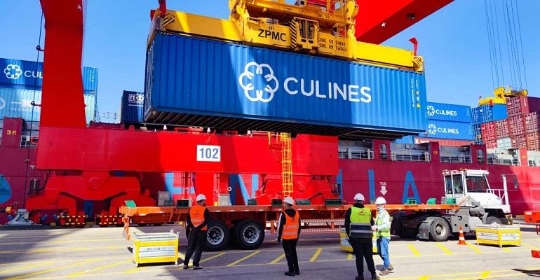 CULines container being loaded