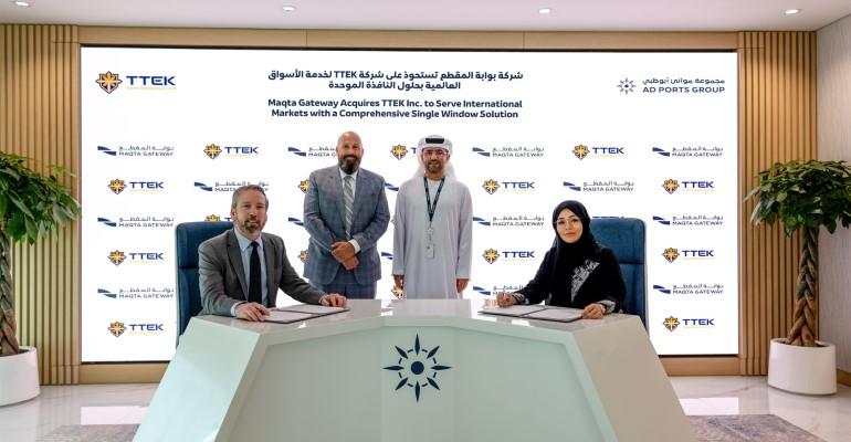 Maqta Gateway and TTEK Inc. officials at the signing