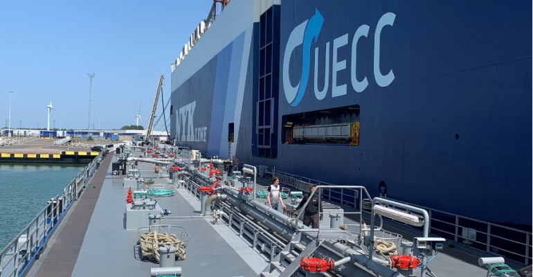 Bunkering operations on a UECC vessel